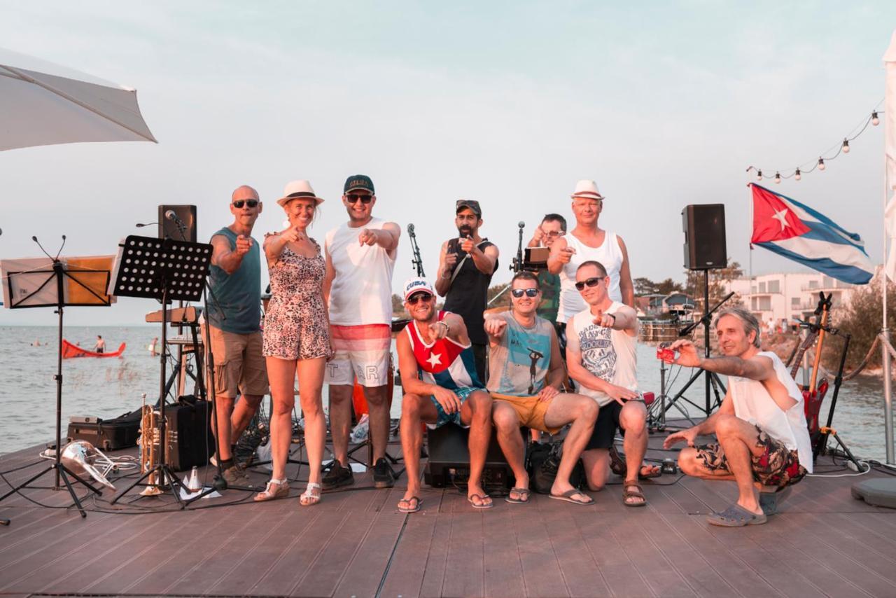 Sunset Resort - Lakeside Boutique Apartments Фоньод Екстер'єр фото